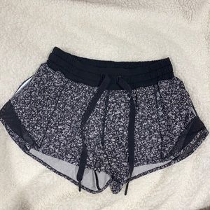 Lululemon hotty hot shorts size 4